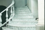 Лестница из Bianco Carrara