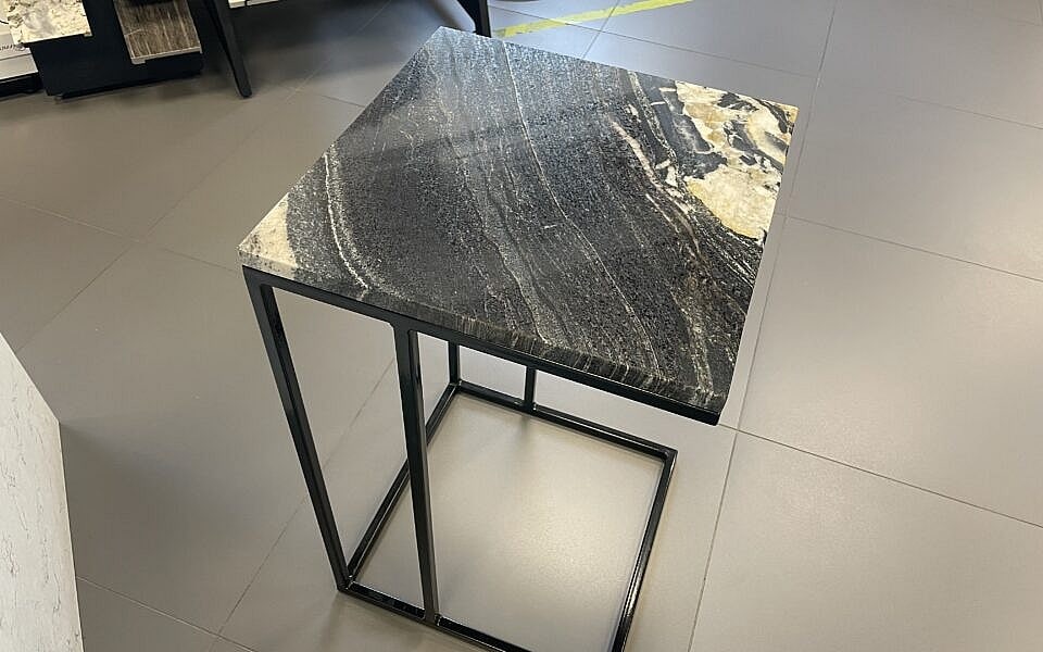 журнальный столик со столешницей из натурального камня